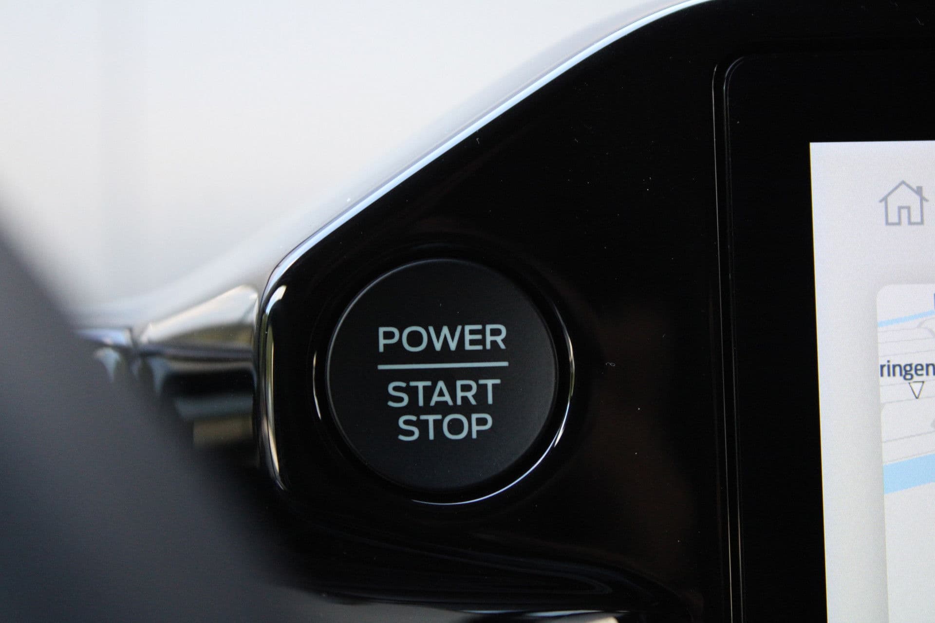 Ford Transit Custom 320 2.0 TDCI L2H1 Limited 150pk - Adaptive Cruise - Verwarmd stuur - Blind spot - Navigatie - Camera - Draadloos laden - Rijklaar thumbnail 20