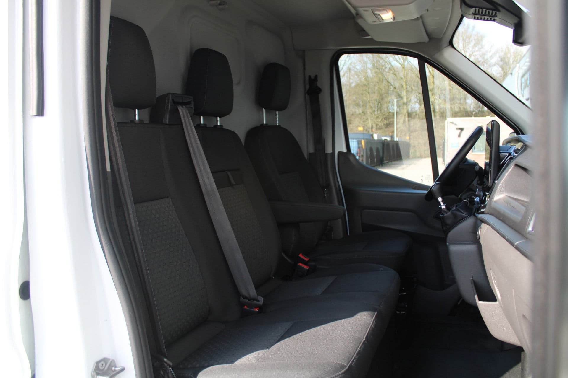 Ford Transit 350 2.0 TDCI L4H3 Trend RWD 130pk - 270gr deuren - Camera - Cruise - Carplay - Airco - PDC - Rijklaar thumbnail 32