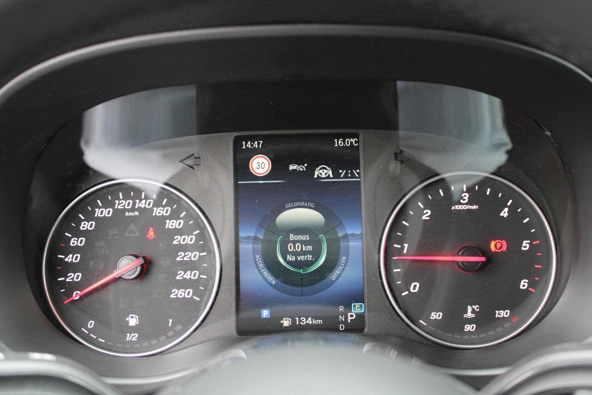 Mercedes-Benz Vito 114CDI L2 Pro - Distronic - 360 camera - Multibeam LED - Stoel&Stuurverwarming - Trekhaak 2500kg - Navigatie - Rijklaar thumbnail 16