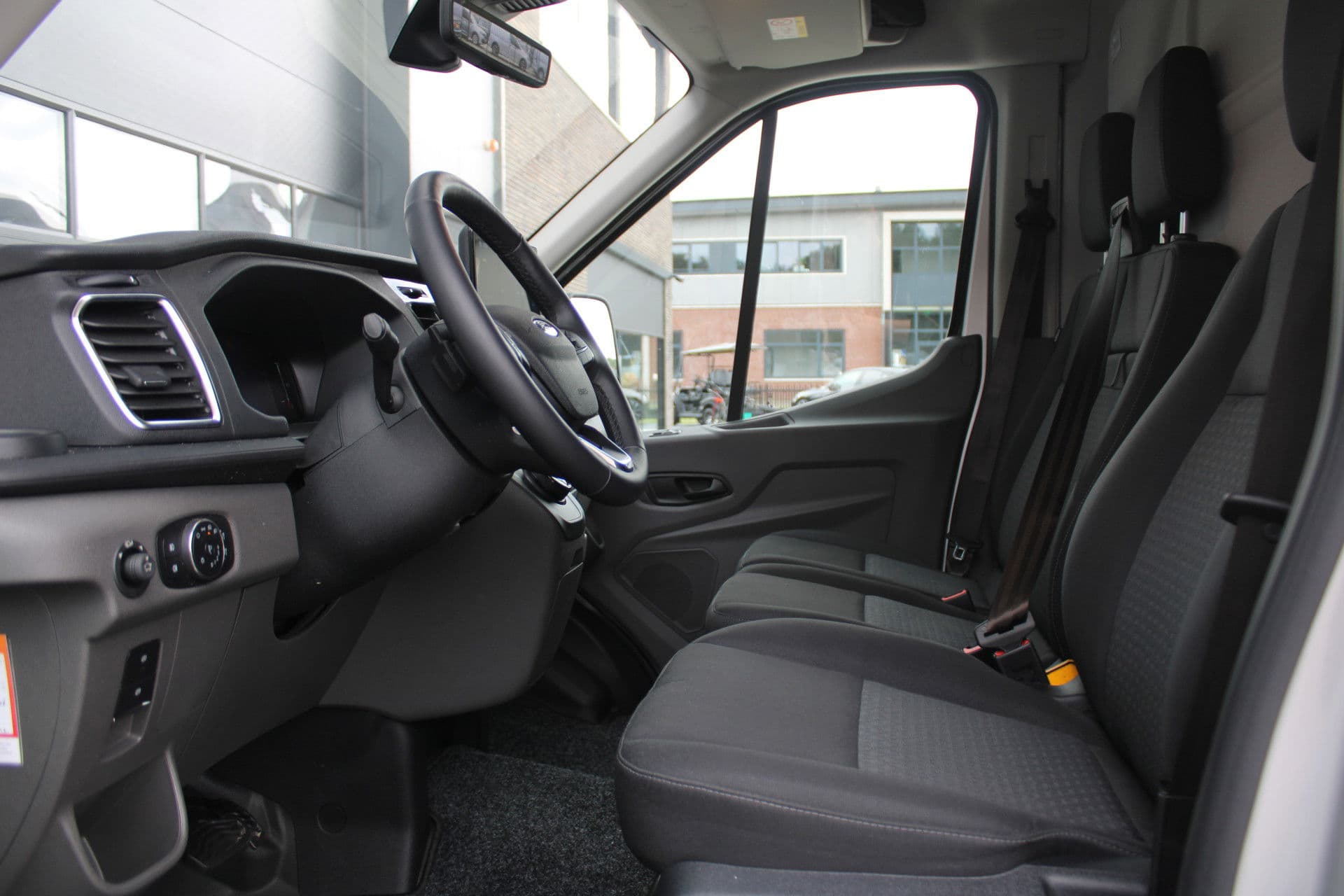 Ford Transit 350 2.0 TDCI L3H2 Limited Raptor 165pk - LUCHTVERING - ACC - Blind Spot - 360 camera - Raptor Grill - Stoel-Stuurverwarming - Trekhaak - Rijklaar thumbnail 7