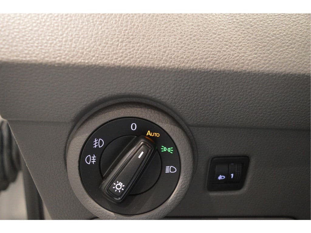 Volkswagen Transporter 2.0 TDI L2H1 airco navi pdc cruise trekhaak 150 pk !! thumbnail 17