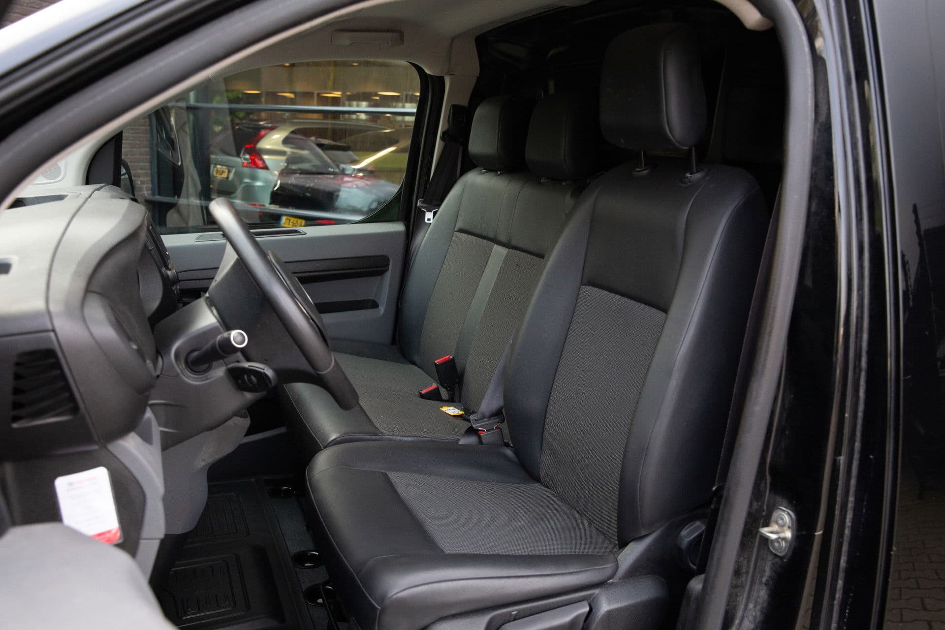 Toyota PROACE Electric Compact Standard Range Navigator , Carplay/Android auto, thumbnail 3