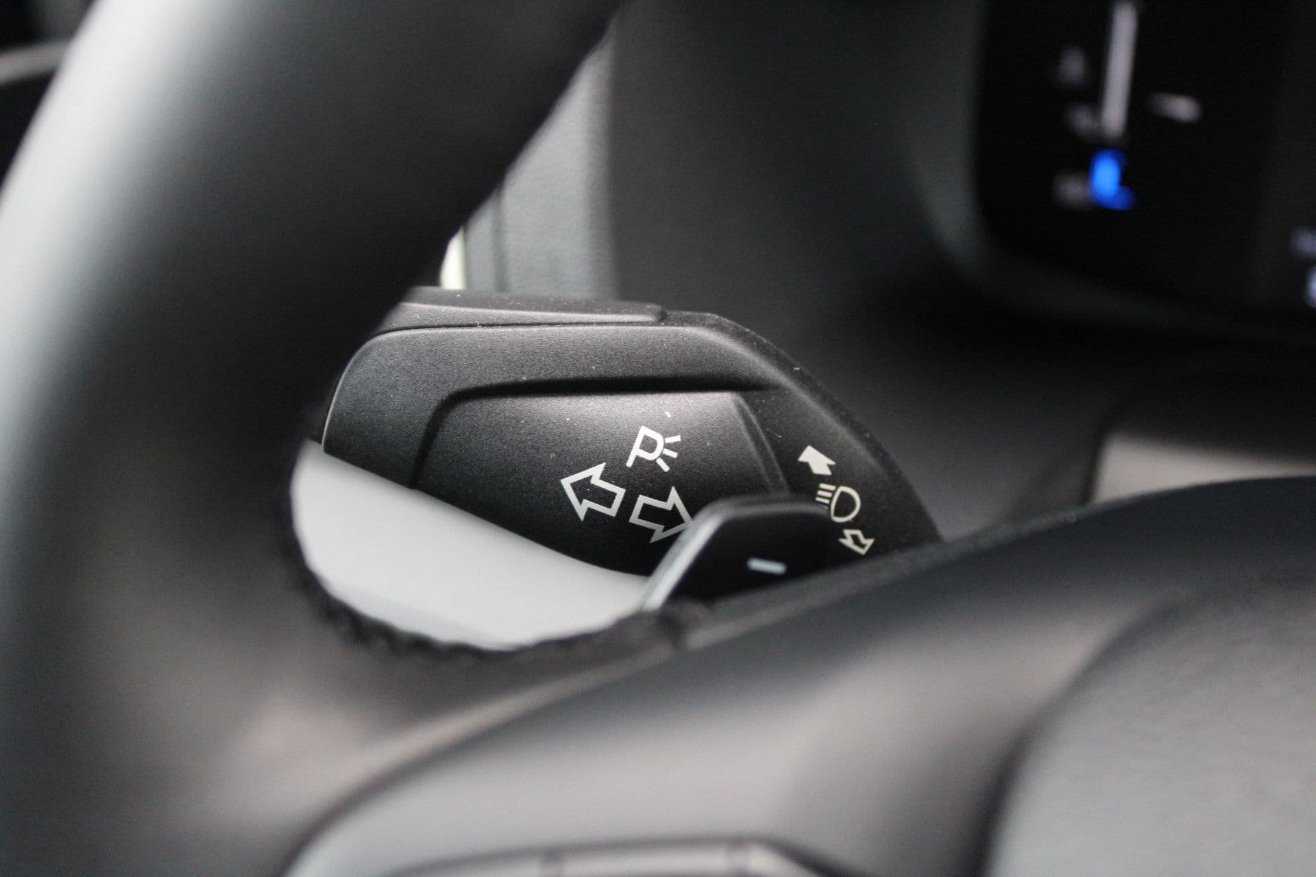 Ford Transit 350 2.0 TDCI L2H2 Limited 165pk - Adaptive Cruise - Xenon - Navi - Blind Spot - 360 camera - Rijklaar thumbnail 13