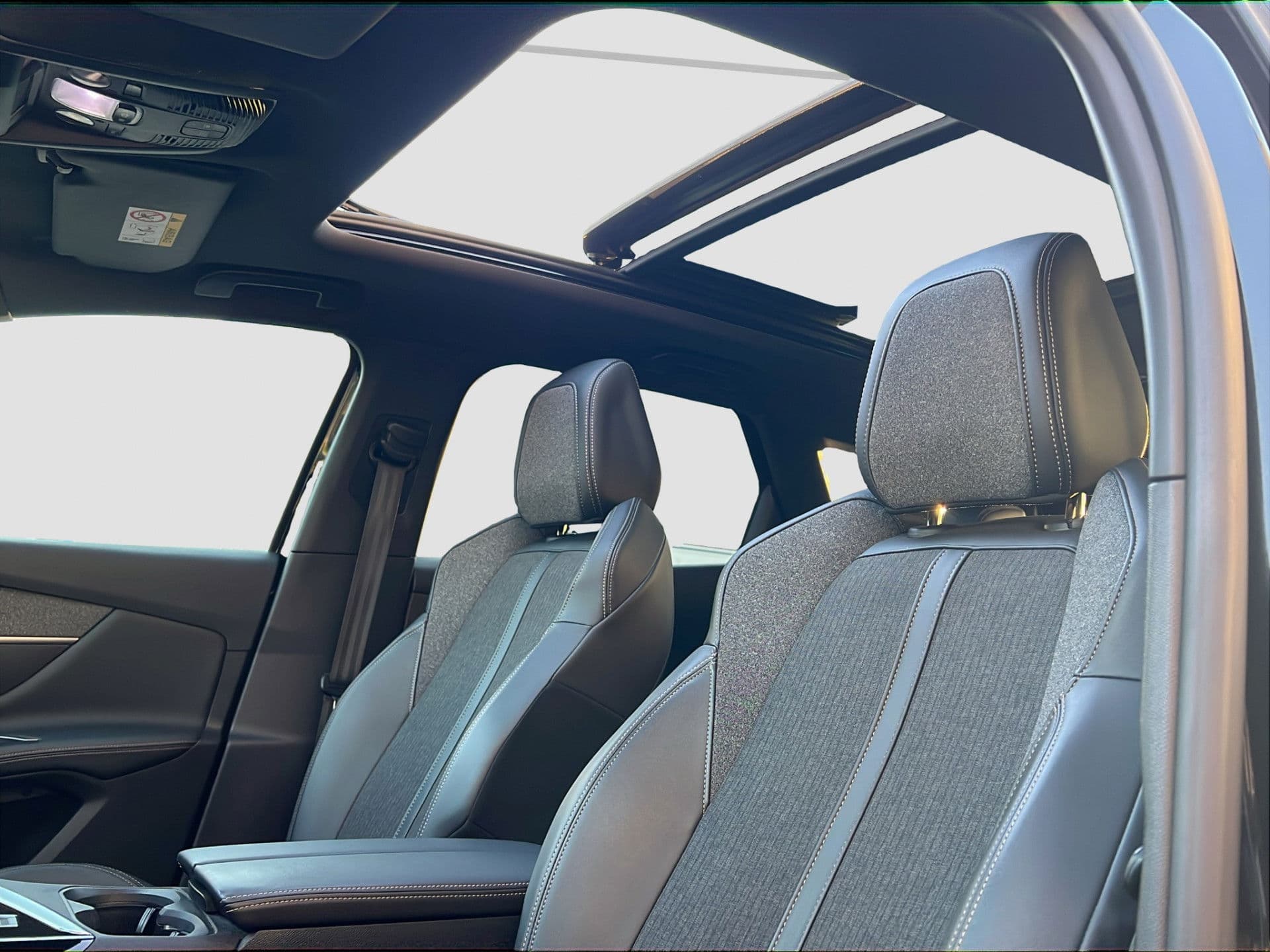 Peugeot 3008 1.6 PureTech GT Line | Pano | Camera | Keyless | NL Auto thumbnail 3