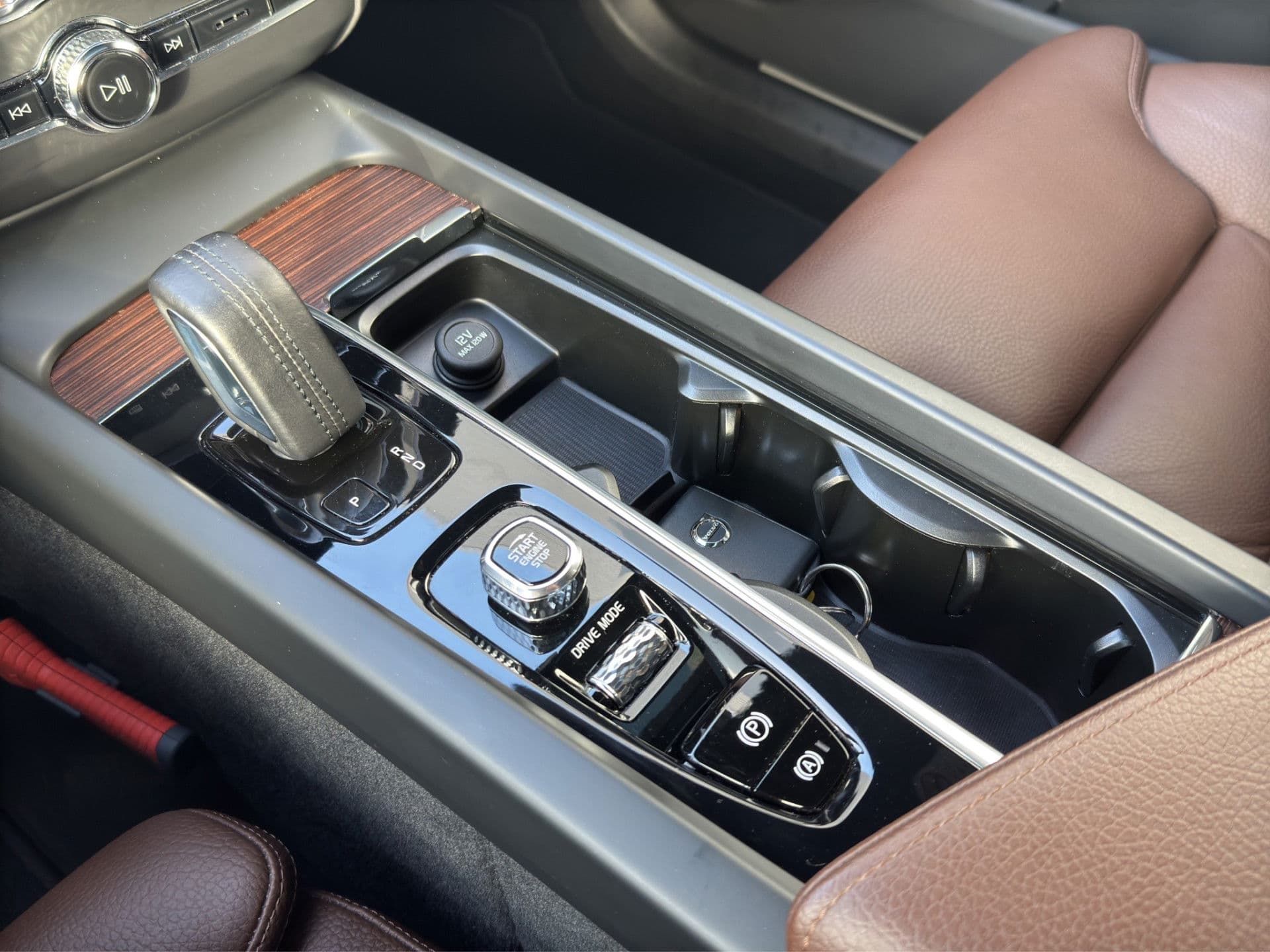 Volvo XC60 2.0 B5 Momentum Exclusive | Pano | Leder | 360* | H&K | thumbnail 24