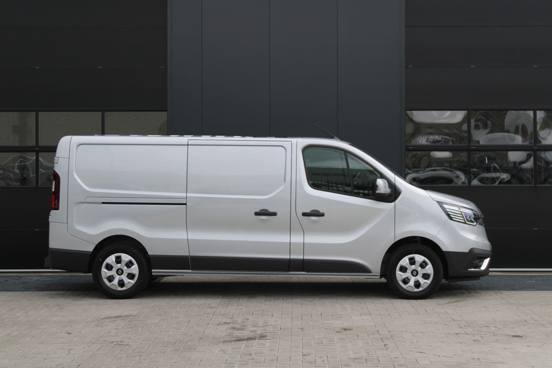 Renault Trafic 2.0 Blue dCi 150pk T30 L2H1 Advance - Achteruitrijcamera - Carplay - Android - Allseason - Trekhaak - Rijklaar thumbnail 27