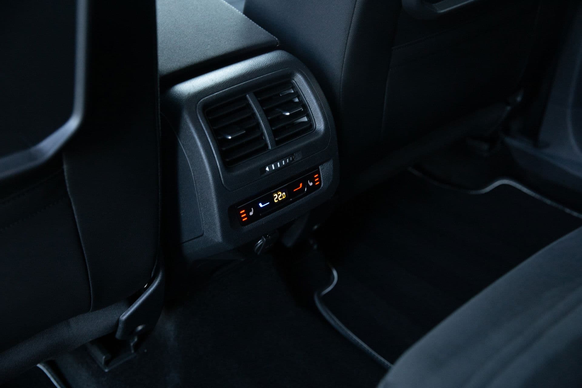 Volkswagen Touran 1.5 TSI Highline 7p , Adap. cruise, Trekhaak, Carplay, Stoel/stuurverwarming, thumbnail 30