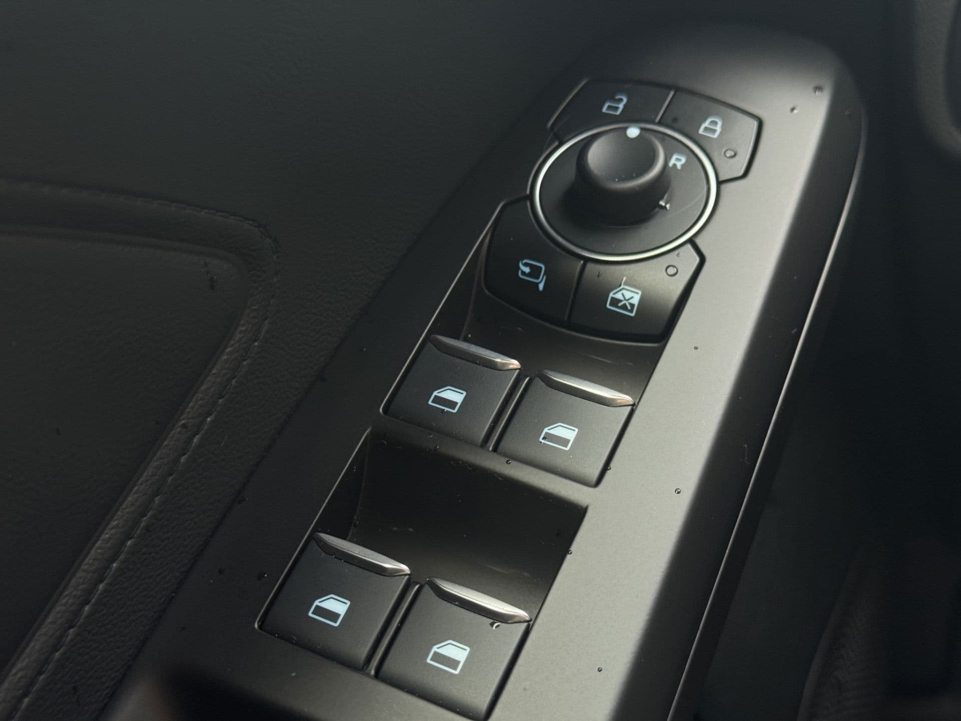 Ford FOCUS Wagon 1.0 EcoBoost Hybrid ST Line | Head-Up | Winter Pack | Driver Assist pack thumbnail 21