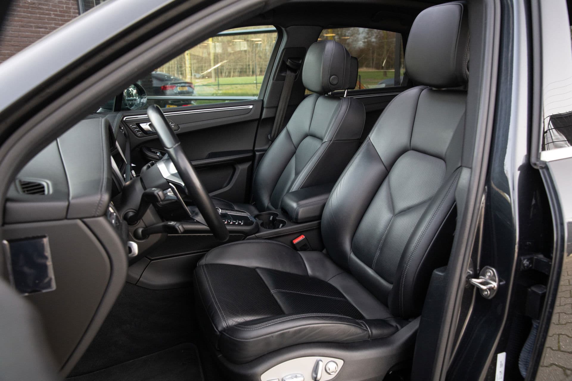 Porsche Macan 2.0 , Panoramadak, Memory, NAP, Luchtvering, thumbnail 4