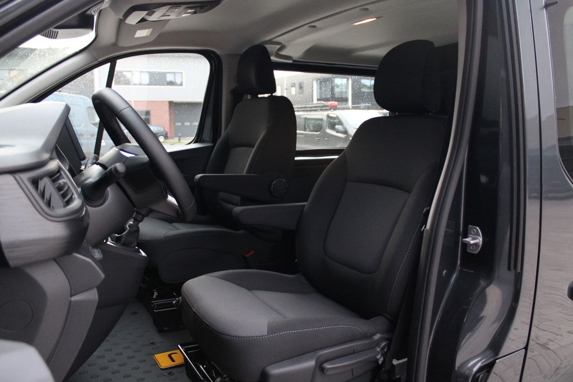 Renault Trafic 2.0 Blue dCi 130pk T29 L2H1 Advance Dubbele Cabine - Carplay - Android - 2x Schuifdeur - Passagiersstoel - Camera - LED - Rijklaar thumbnail 16