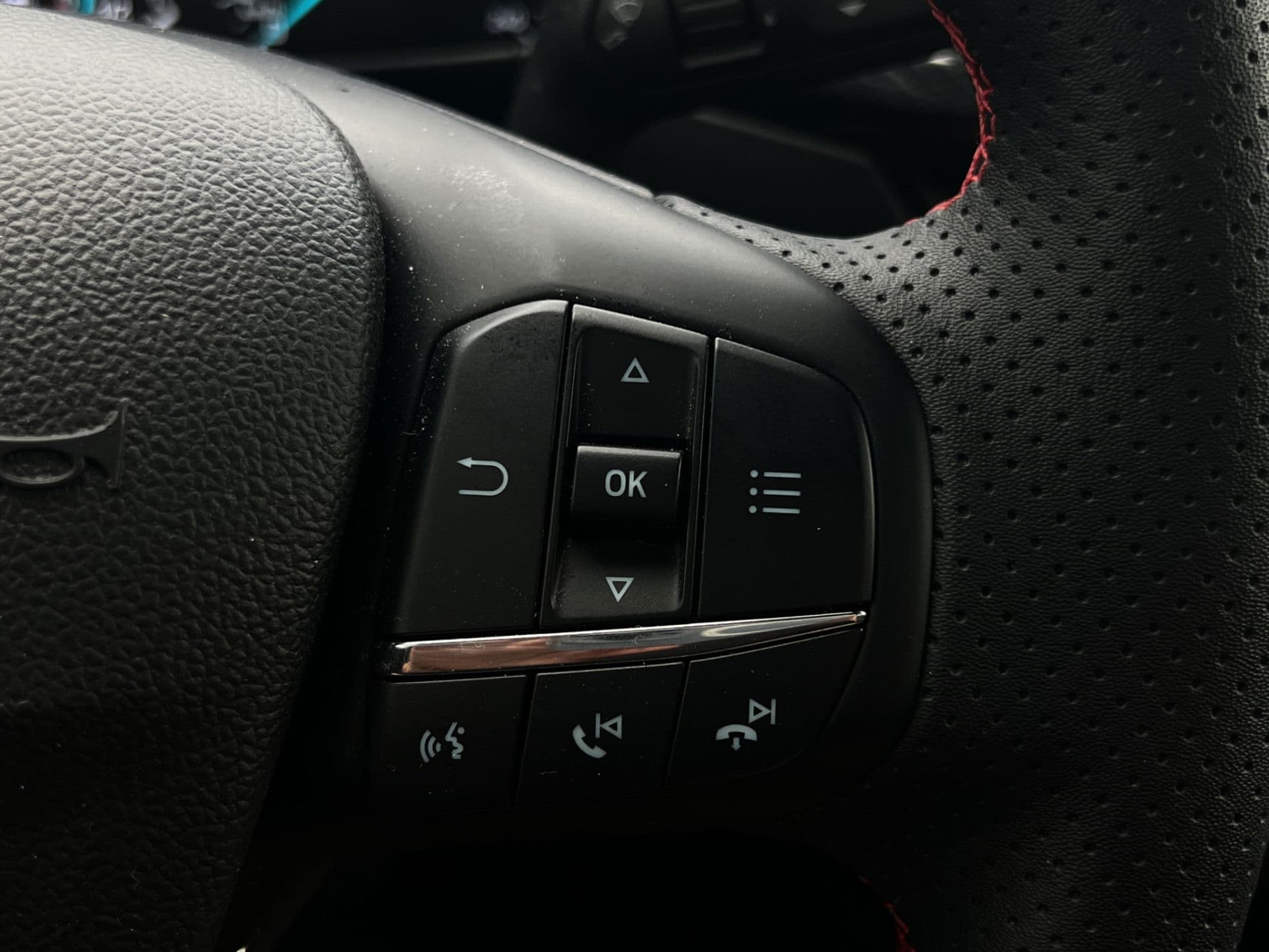 Ford FOCUS Wagon 1.0 EcoBoost Hybrid ST Line | Head-Up | Winter Pack | Driver Assist pack thumbnail 15