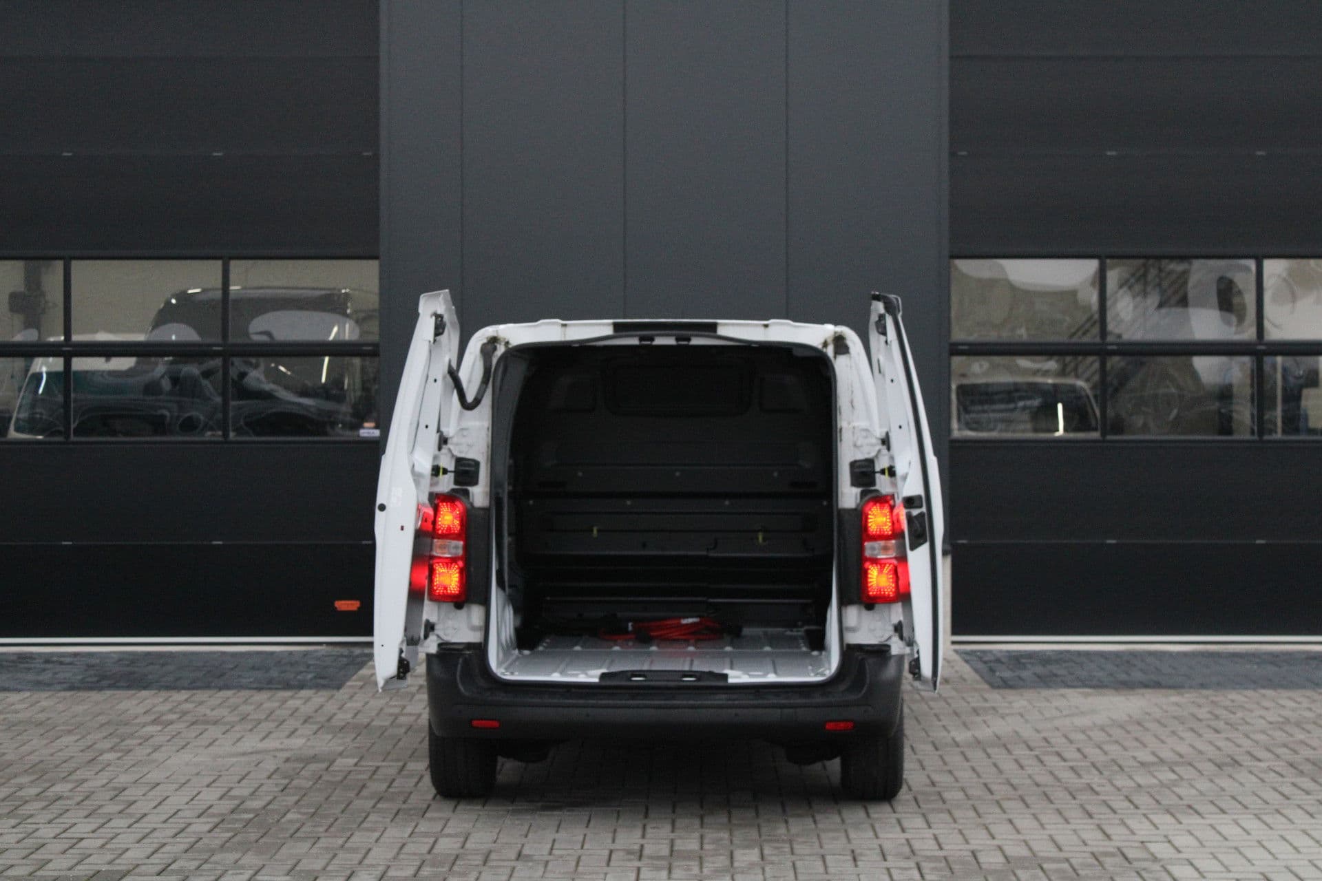 Citroën Ë-Jumpy L2 136 75 kWh 136pk - Cruise - Airco - PDC - Bluetooth - DAB - Rijklaar thumbnail 7