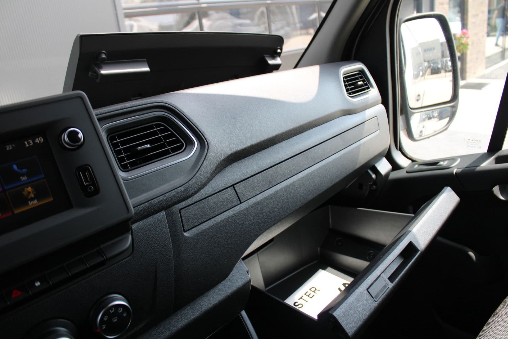 Renault Master T35 2.3 dCi 180pk L3H2 - Airco - Navigatie - Camera - Cruise - Parkeersensoren - 105l tank - Rijklaar thumbnail 15