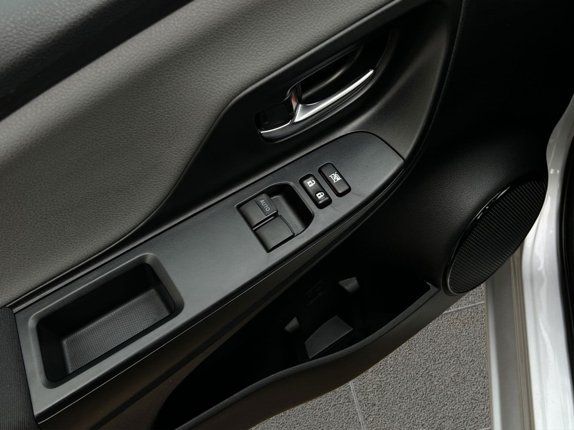 Toyota Yaris 1.5 VVT-i Active | Navi | Camera | Sport | thumbnail 15