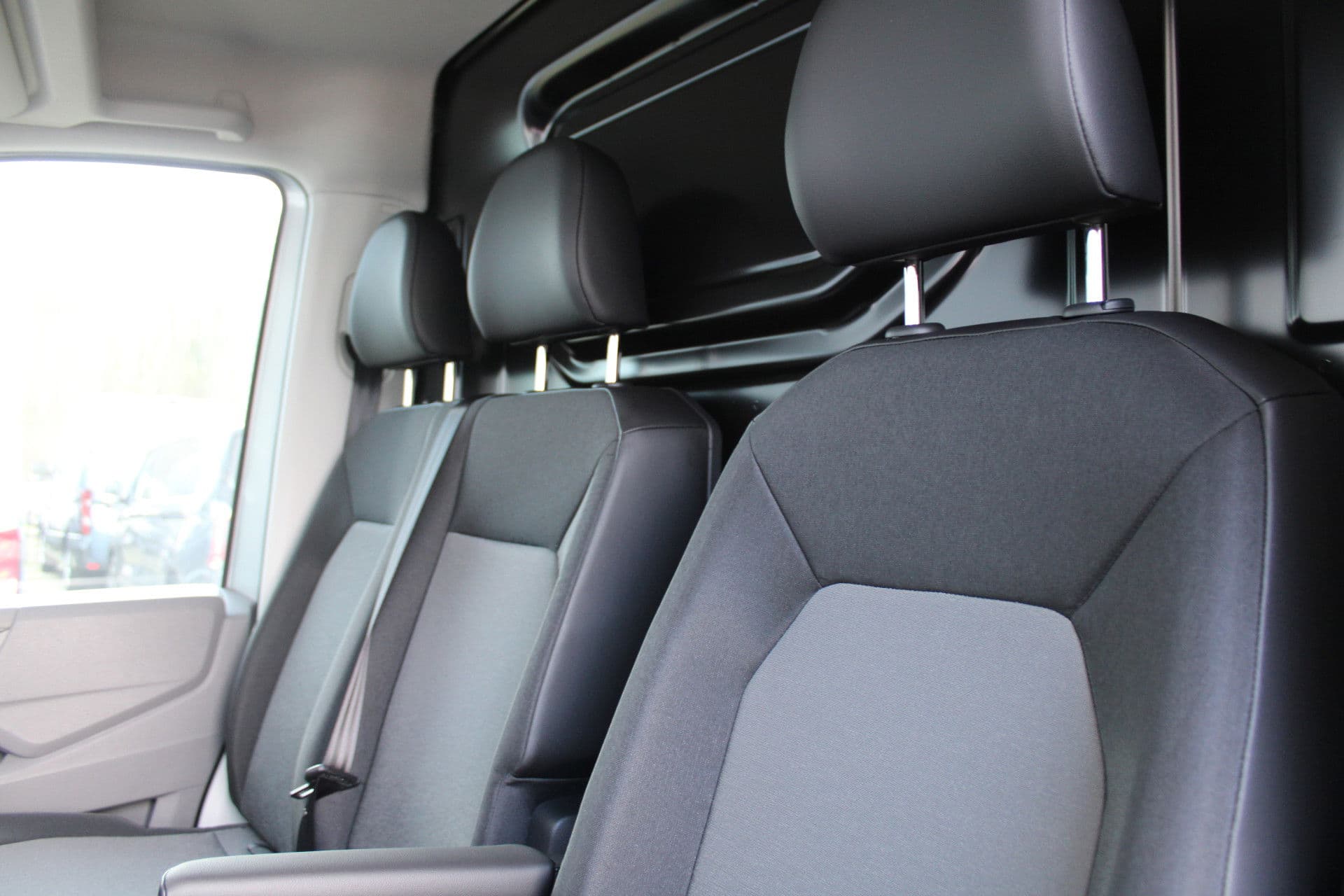 Volkswagen Crafter 35 2.0 TDI L3H2 177pk - Facelift - Navigatie - LED - Geveerde stoel - Virtual cockpit - Camera - Verwarmd stuur - Stoelverwarming - Rijklaar thumbnail 12