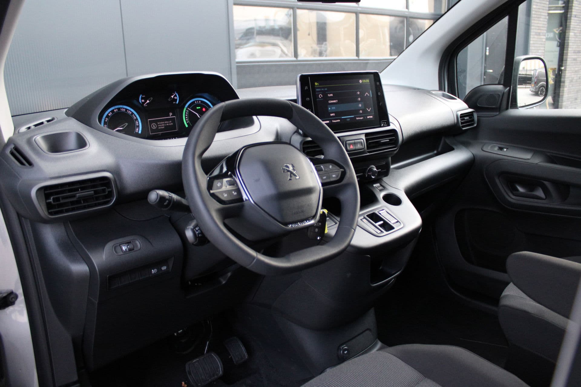 Peugeot E-Partner 136 L1 50 kWh 136pk - Airco - Cruise - PDC - Camera - Stoelverwarming - Rijklaar thumbnail 2