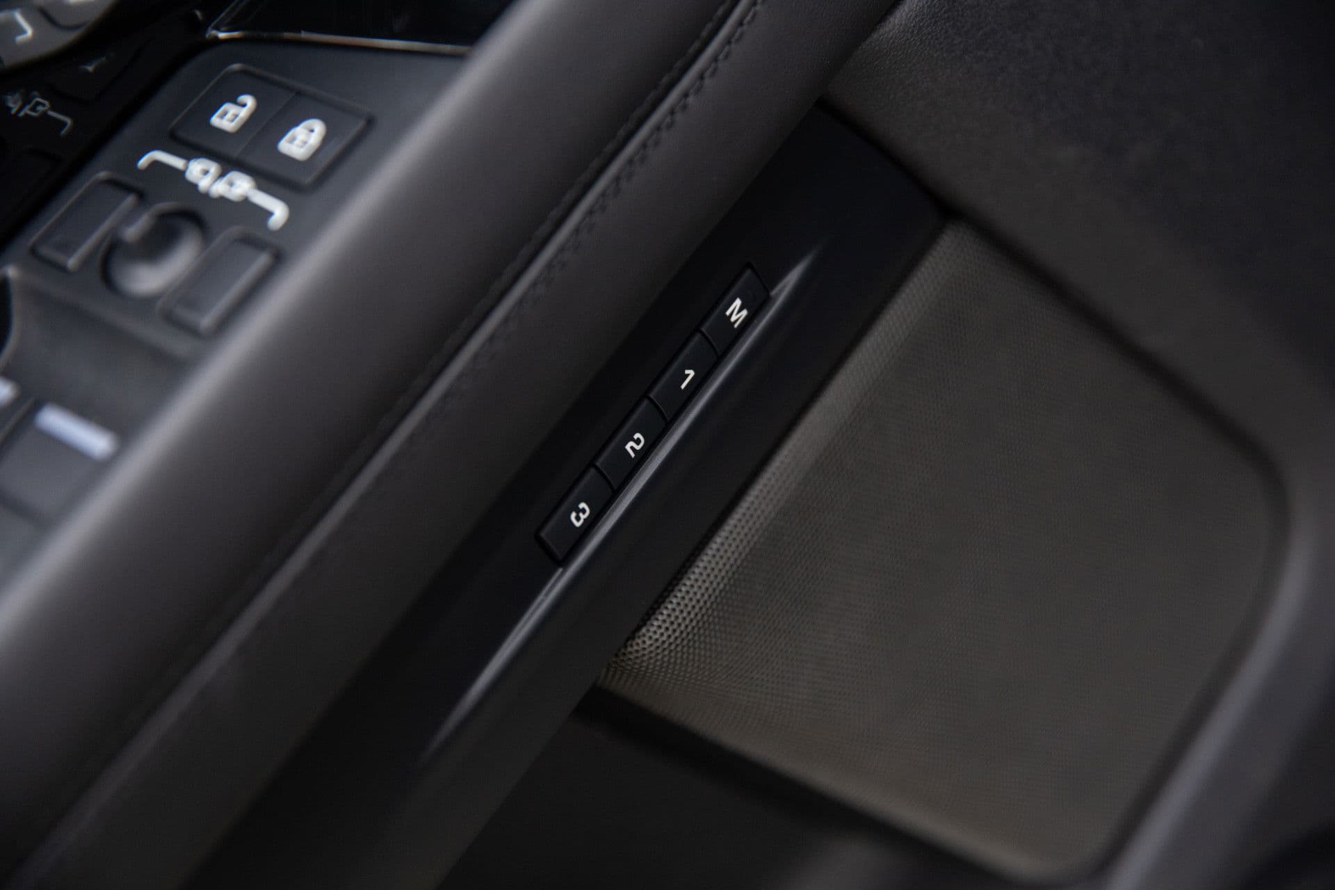 Land Rover Range Rover Evoque 1.5 P300e AWD R-Dynamic HSE Autobiography , Panoramadak, Meridian, Stoelventilatie, Head-up Display thumbnail 26