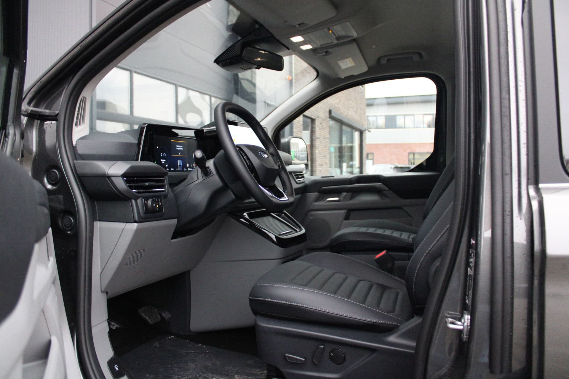 Ford Tourneo Custom 340 2.5 PHEV L2H1 Titanium X 232pk - 2x Schuif - ACC - 360 camera - Leder - Prijs excl. BTW - Rijklaar thumbnail 16
