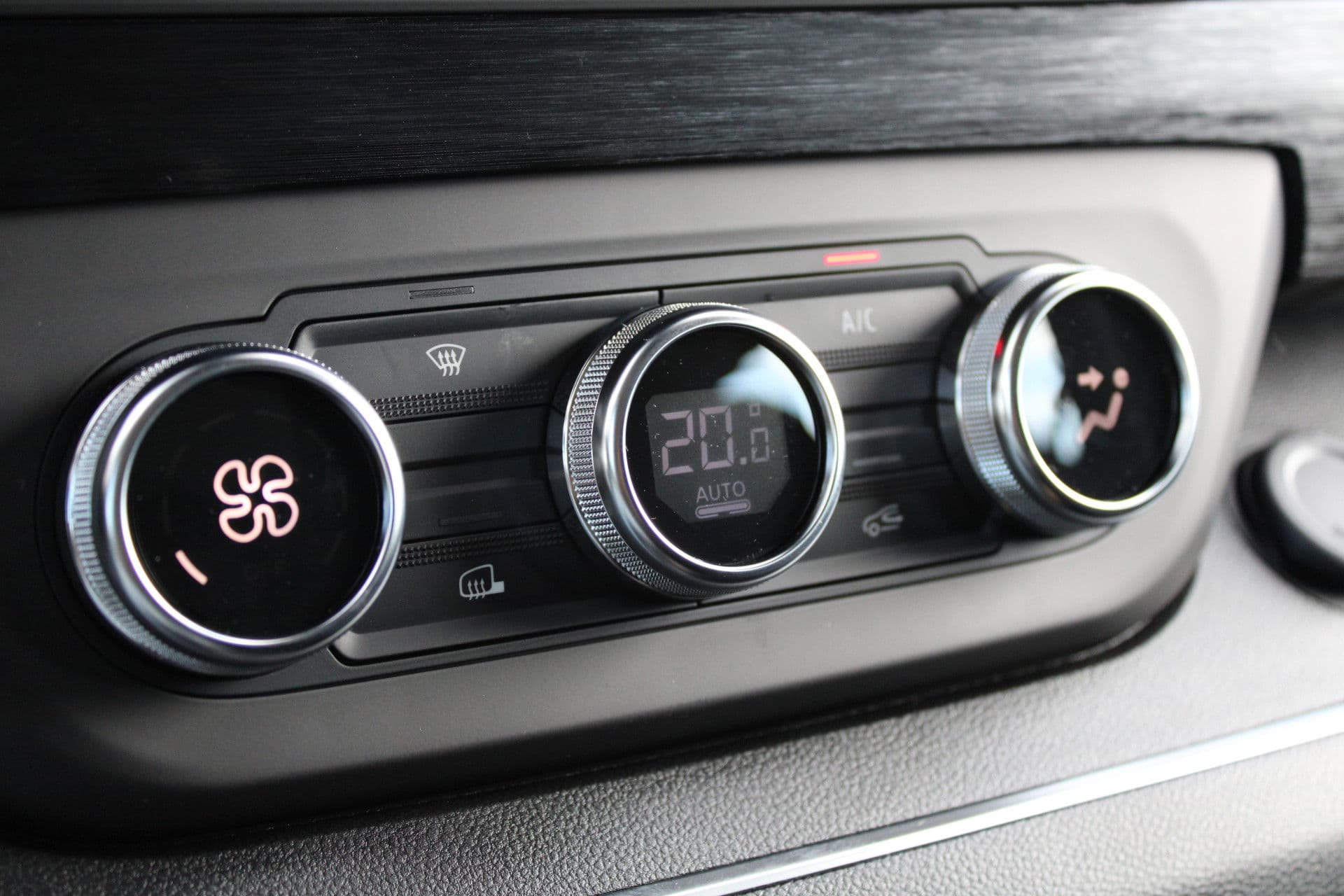 Renault Trafic 2.0 Blue dCi 170pk T29 L2H1 Extra DC - 2x Schuifdeur - Carplay - LED - Blind Spot - Navigatie - Camera - Trekhaak - Stoelverwarming - Rijklaar thumbnail 23