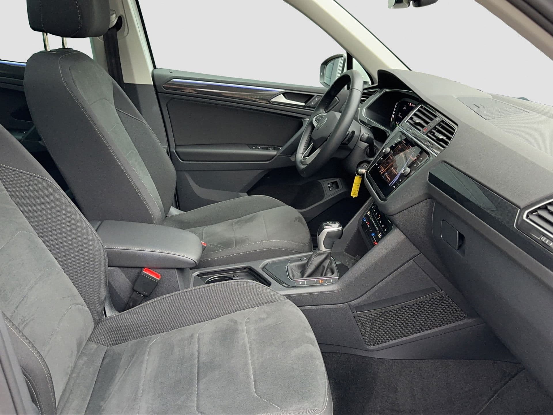 Volkswagen Tiguan 1.4 TSI PHEV Business+ | Panodak | navi | virtual | camera! thumbnail 16