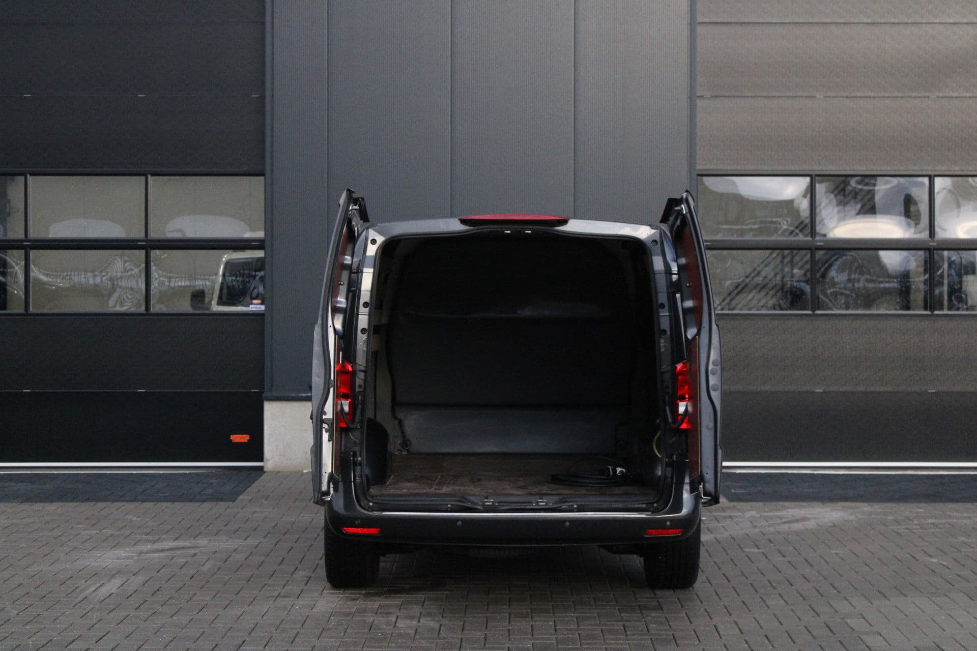 Mercedes-Benz EVito Extra Lang 66 kWh 116pk - Leder - Camera - LED - Carplay/Android - PDC - Stoelverwarming - Snelladen - Rijklaar thumbnail 7