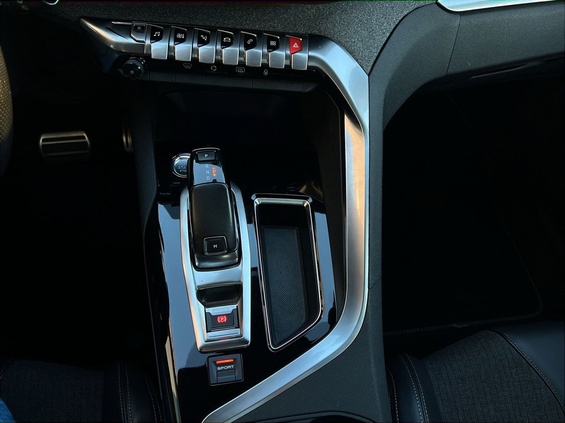 Peugeot 3008 1.6 PureTech GT Line | Pano | Camera | Keyless | NL Auto thumbnail 16