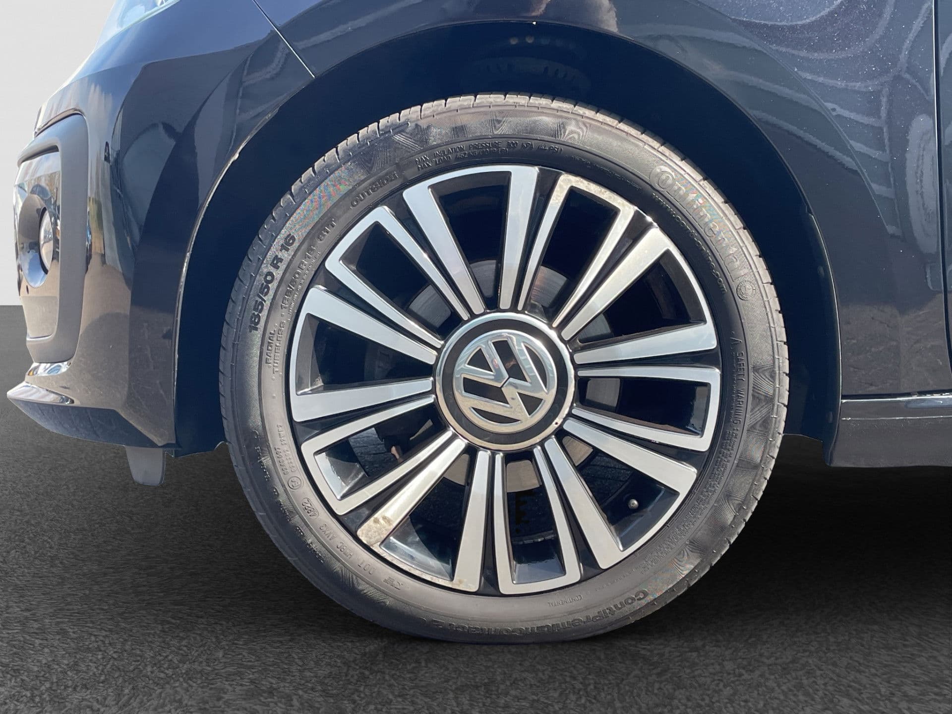 Volkswagen Up! 1.0 BMT high up! | Pano | Cruise | Camera | Leder thumbnail 20