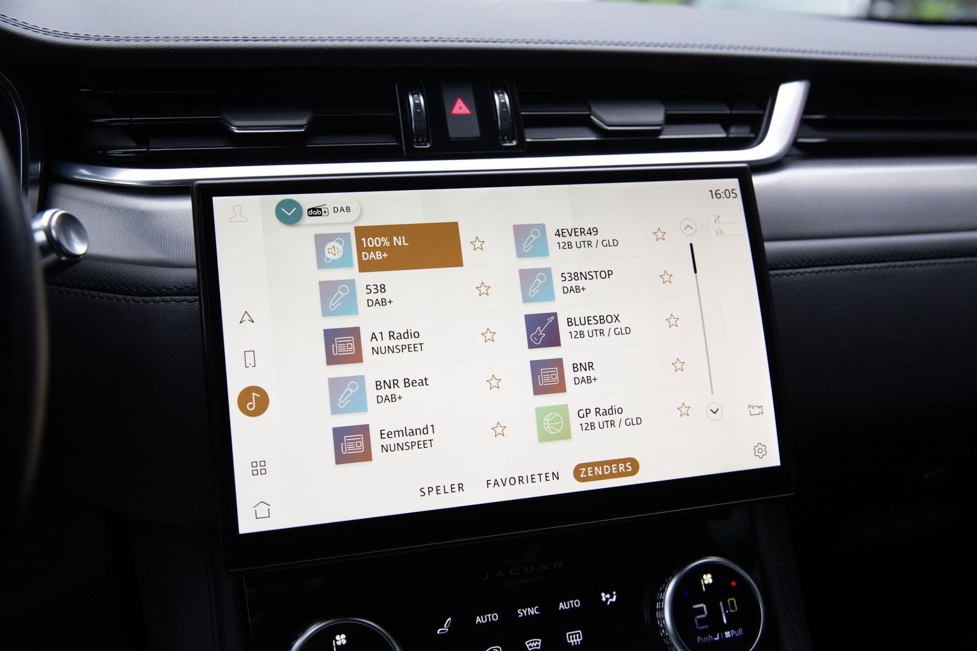 Jaguar F-Pace 2.0 P400e PHEV R-Dynamic SE , Panoramadak, Meridian, Head-up Display thumbnail 15