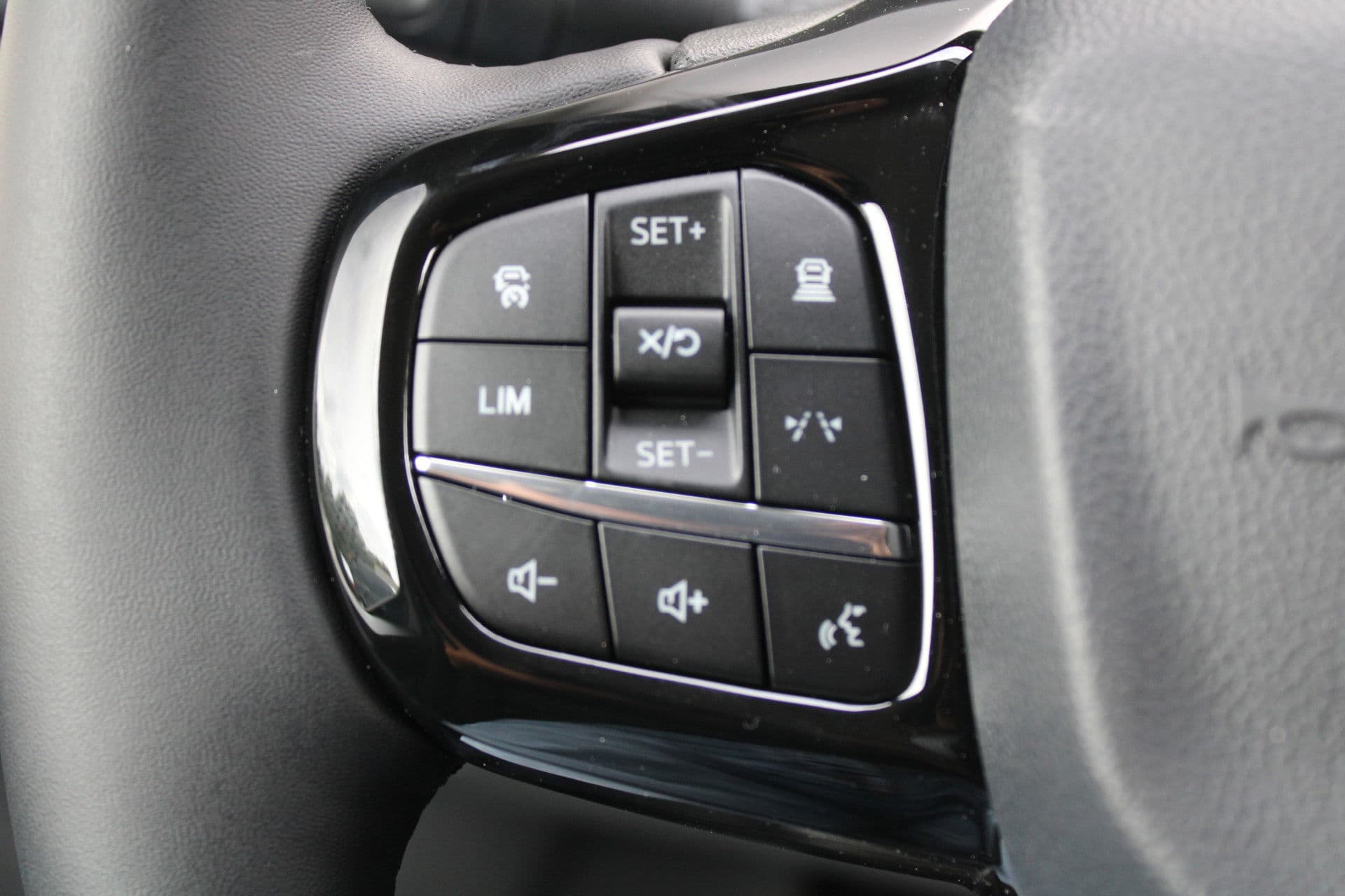 Ford Transit Custom 320 2.5 PHEV L2H1 Trend 232pk - 5 jaar GARANTIE - 2x Schuifdeur - Adaptive Cruise - Blind Spot - Navigatie - Camera - Verwarmd Stuur - Rijklaar thumbnail 18