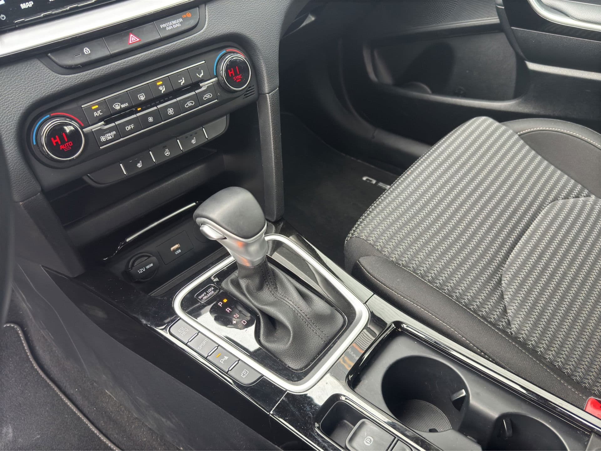 Kia Ceed Sportswagon 1.6 GDI PHEV DynamicPlusLine | Dodehoek det. | Adaptive | Winter pack thumbnail 14