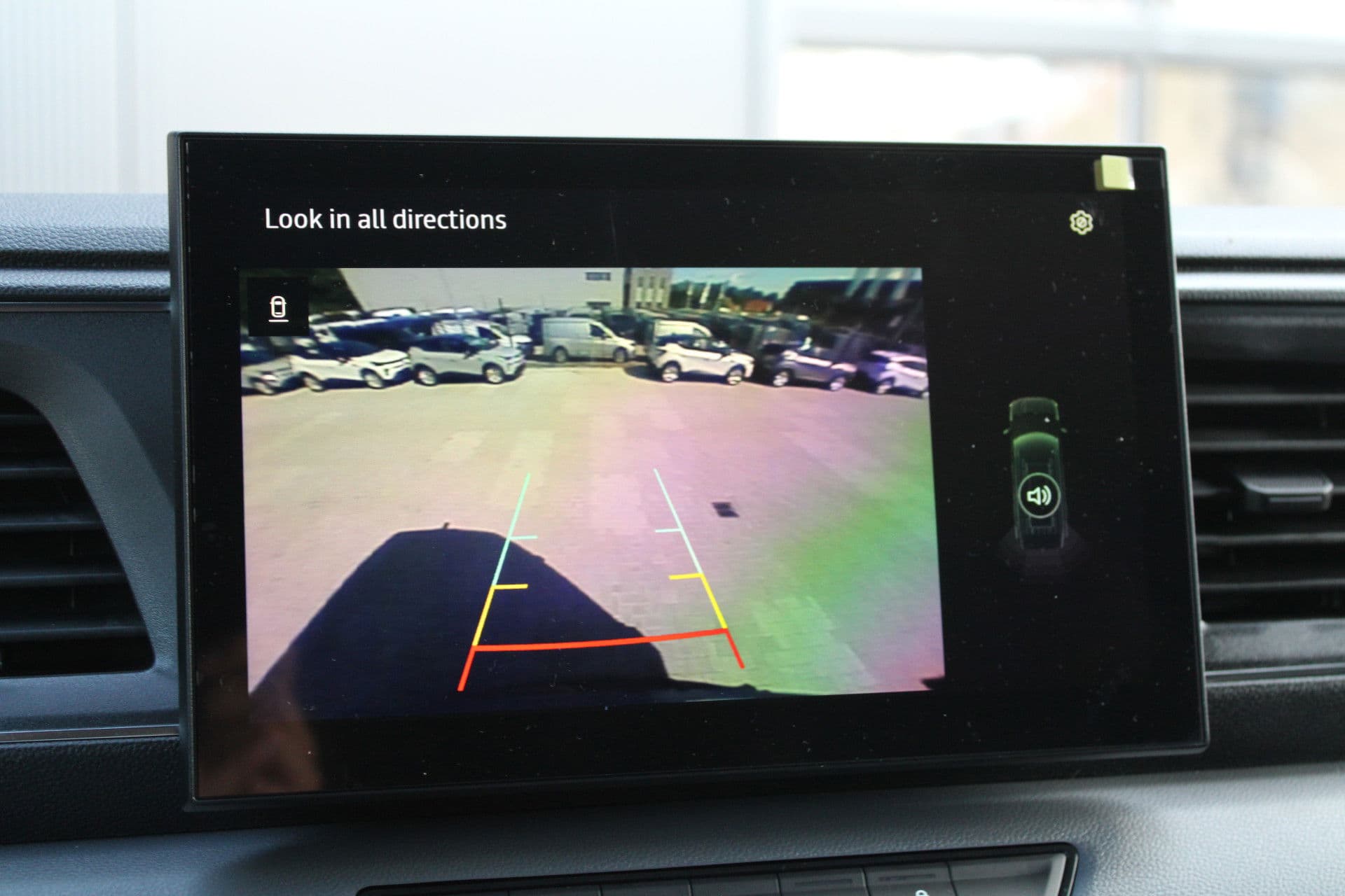 Renault Master T35 2.0 dCi 170pk L2H2 Extra - 2x Schuifdeur - Navigatie - Blind Spot - Camera - Stoelverwarming - Verwarmde voorruit - Rijklaar thumbnail 22