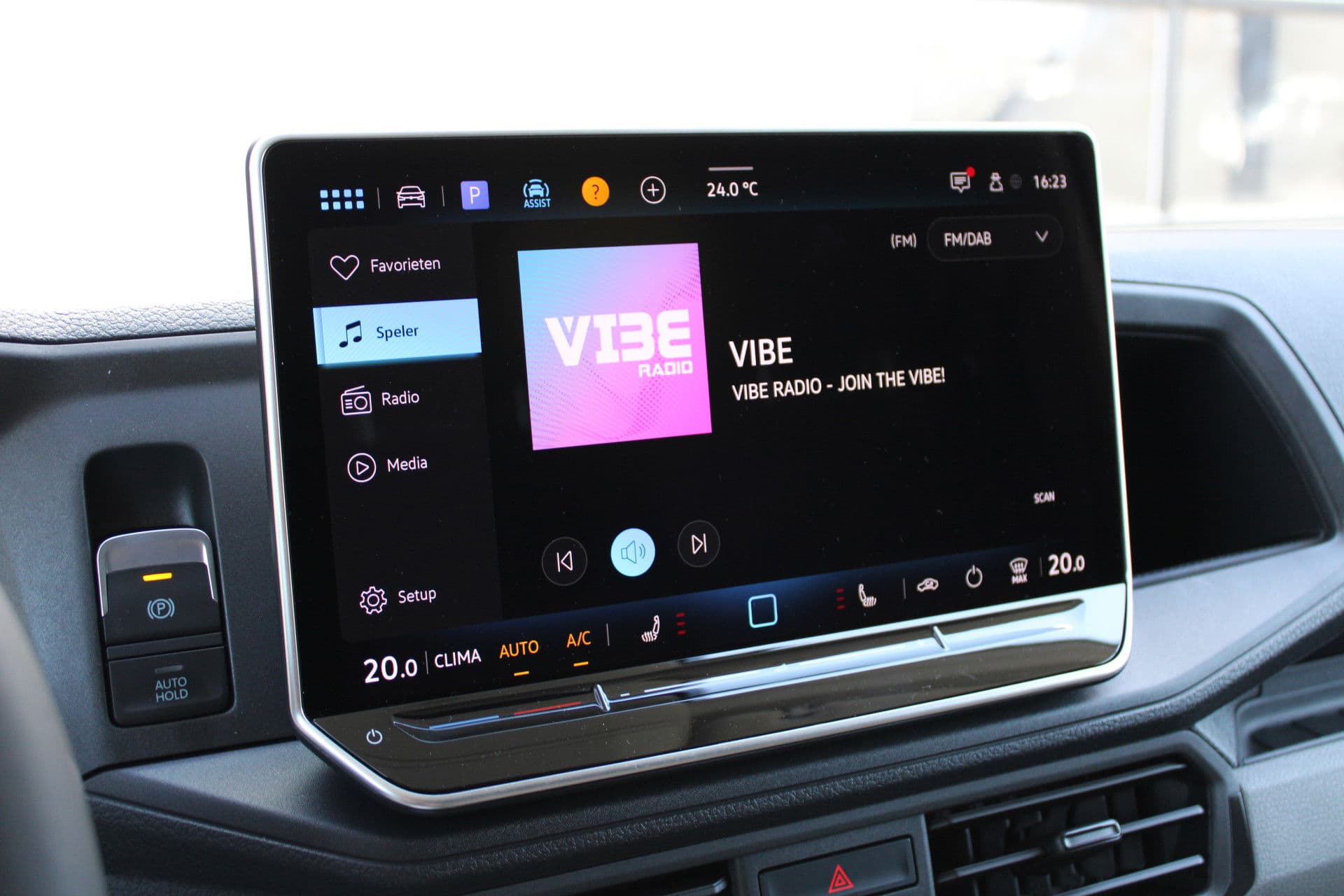 Volkswagen Crafter 35 2.0 TDI L3H2 177pk - Facelift - Navigatie - LED - Geveerde stoel - Virtual cockpit - Camera - Verwarmd stuur - Stoelverwarming - Rijklaar thumbnail 16