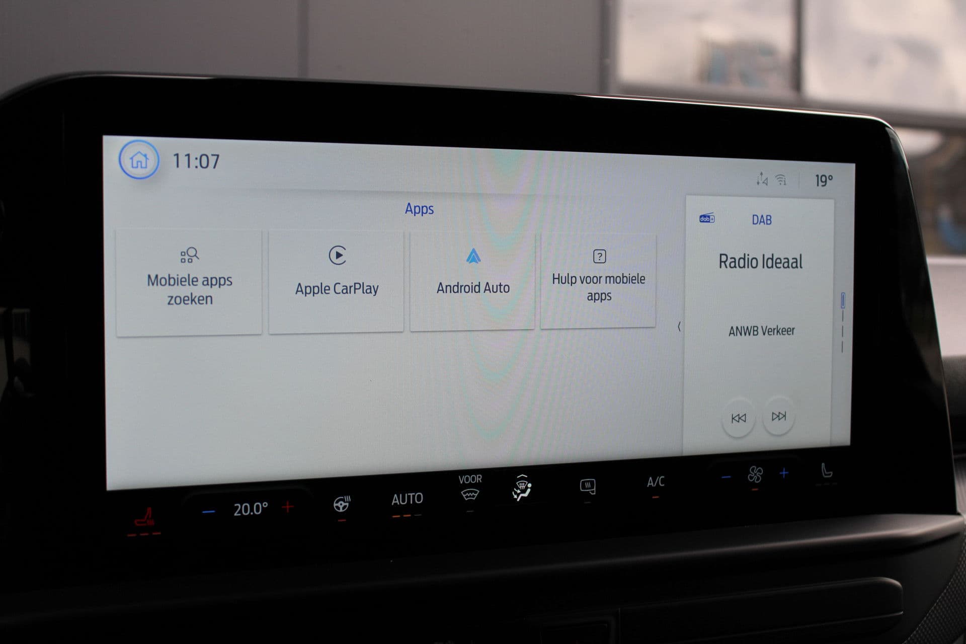 Ford Transit Custom 320 2.0 TDCI L2H1 Limited 150pk - Adaptive Cruise - Verwarmd stuur - Blind spot - Navigatie - Camera - Draadloos laden - Rijklaar thumbnail 28