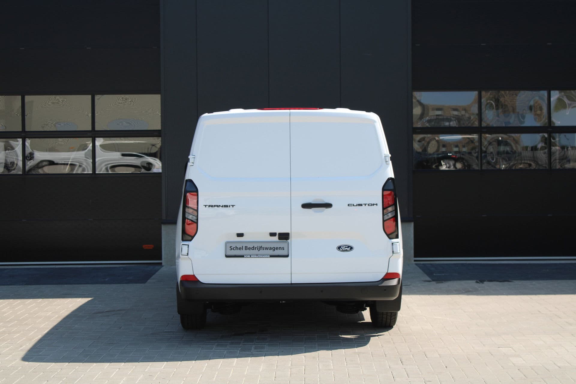 Ford Transit Custom 320 2.0 TDCI L2H1 Trend DC 136pk - Carplay - Android - Camera - Trekhaak - LED koplampen - Stoelverwarming - Draadloos laden - Rijklaar thumbnail 6