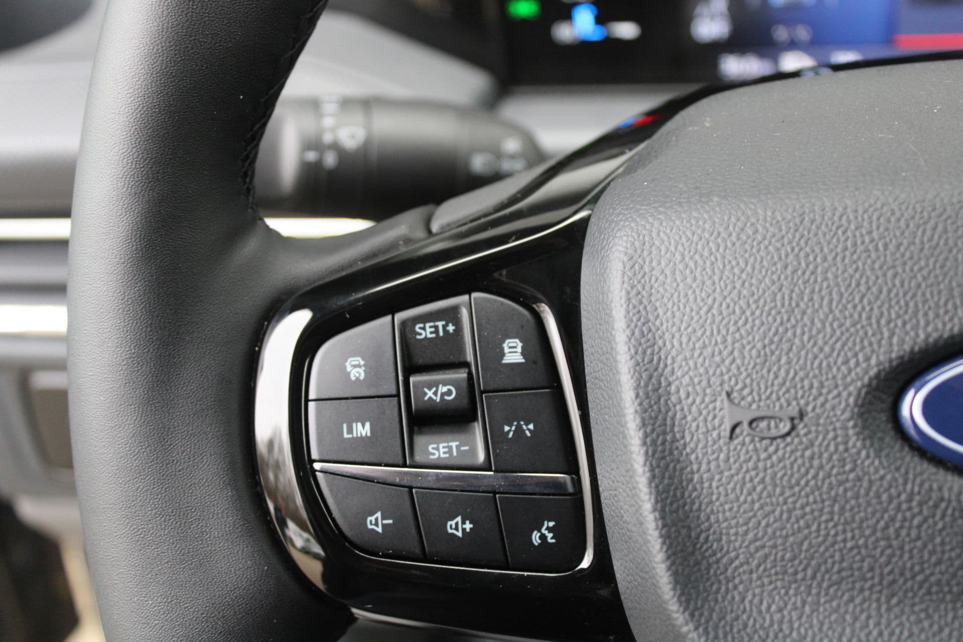 Ford Transit Custom 320 2.0 TDCI L2H1 Limited 170pk - 1+1 Stoelopstelling - 2x Schuifdeur - Adaptive Cruise - Verwarmd stuur - Blind spot - Navigatie - Camera - Draadloos laden - Rijklaar thumbnail 19