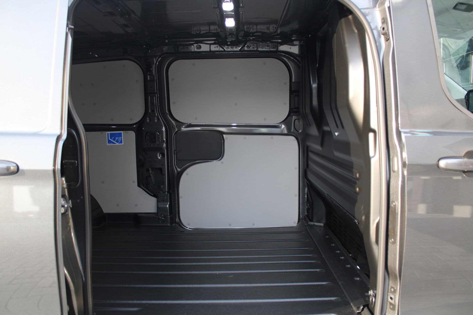 Ford Transit Custom 320 2.5 PHEV L2H1 Limited 232pk - 2x Schuifdeur - Trekhaak - Stoel/Stuurverwarming - ACC - Blindspot - Keyless - Rijklaar thumbnail 13