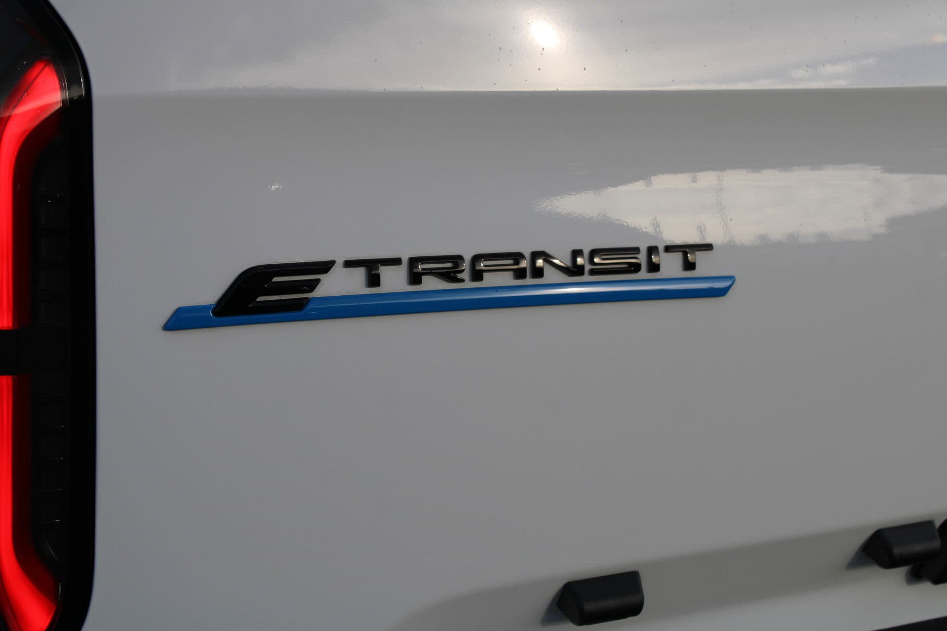 Ford E-Transit Custom 340 L2H1 Limited 65 kWh 218pk - 2x Schuif - LED - 360 Camera - B&O - ACC - Navi - Stoel/Stuurverwarming - Rijklaar thumbnail 12