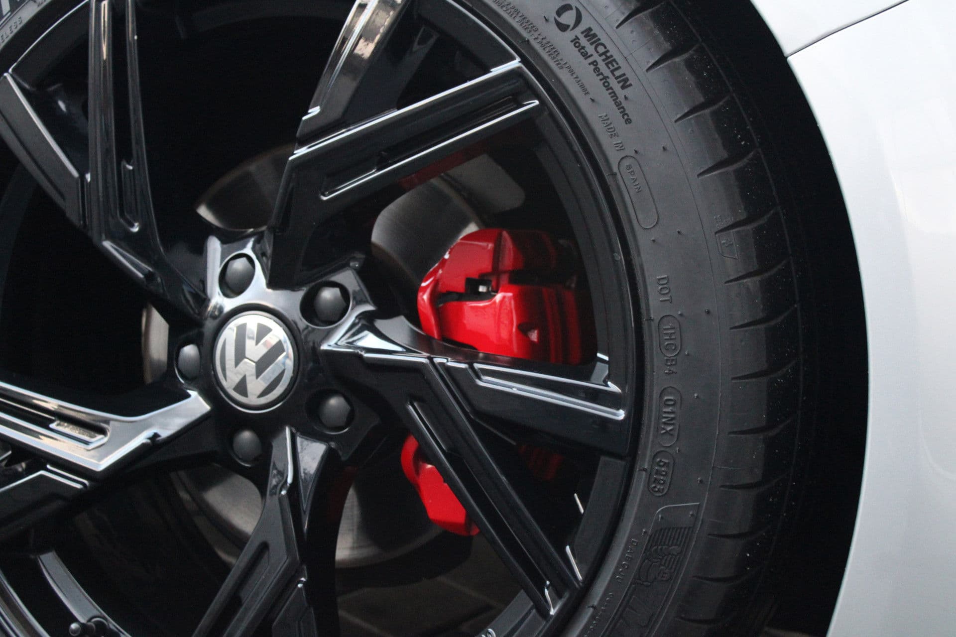 Volkswagen Transporter 2.0 TDI L2H1 28 Bulli 150pk - 20 Inch - Camera - Trekhaak - Leder - ACC - LED - Rijklaar thumbnail 17