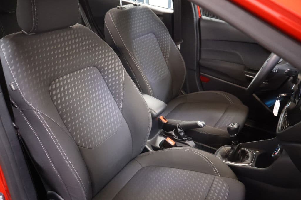 Ford Fiesta 1.0 EcoBoost Hybrid Titanium thumbnail 11