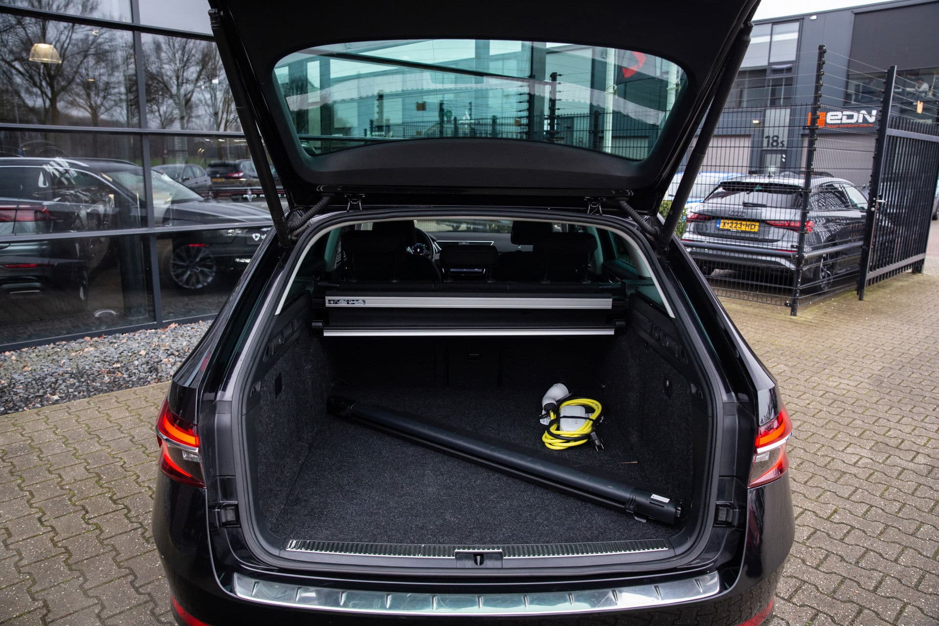 Škoda Superb Combi 1.4 TSI iV Business , Memory, Canton, Carplay, Camera thumbnail 26