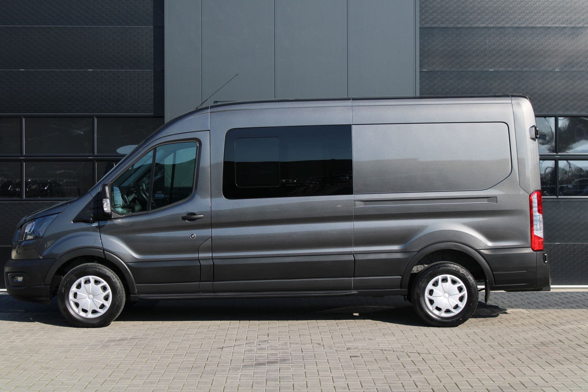 Ford Transit 350 2.0 TDCI L3H2 Trend 130pk - Camper/Grijs Kenteken - Blind Spot - ACC - Trekhaak - Stoelverwarming - Luifel - Rijklaar thumbnail 9