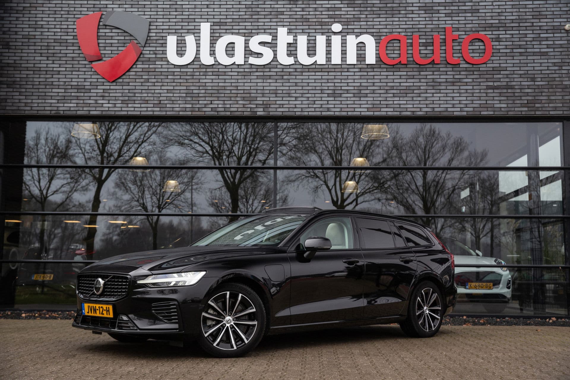 Volvo V60 2.0 T6 Plug-in hybrid AWD Plus Bright , Panoramadak, Adap. cruise, Stoel/stuurverwarming,