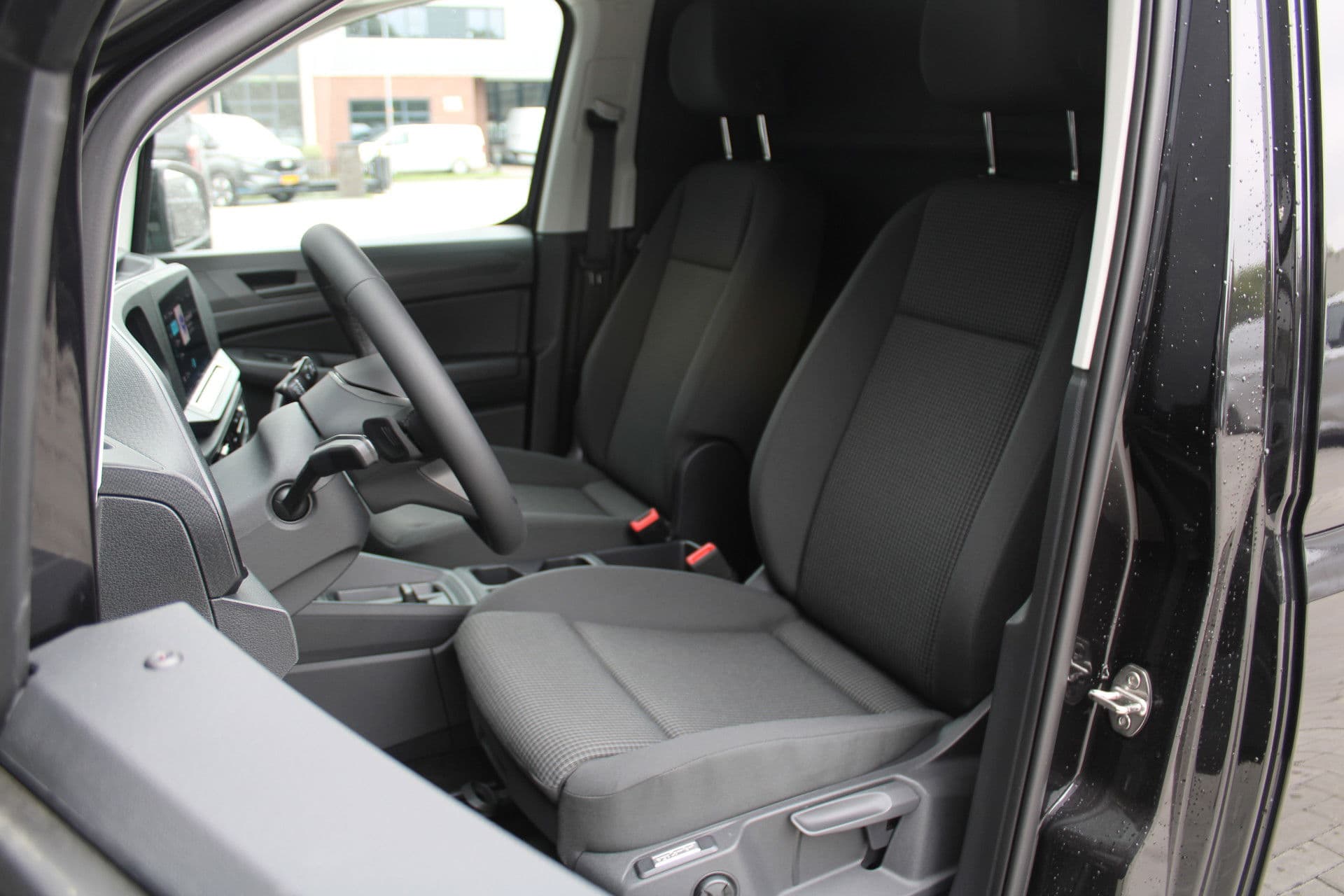 Volkswagen Caddy Cargo 2.0 TDI 122pk DSG7 - Carplay - Adaptive Cruise - Navigatie - Dig. cockpit - LED koplampen - Ergocomfort stoel - Stoelverwarming - Rijklaar thumbnail 4