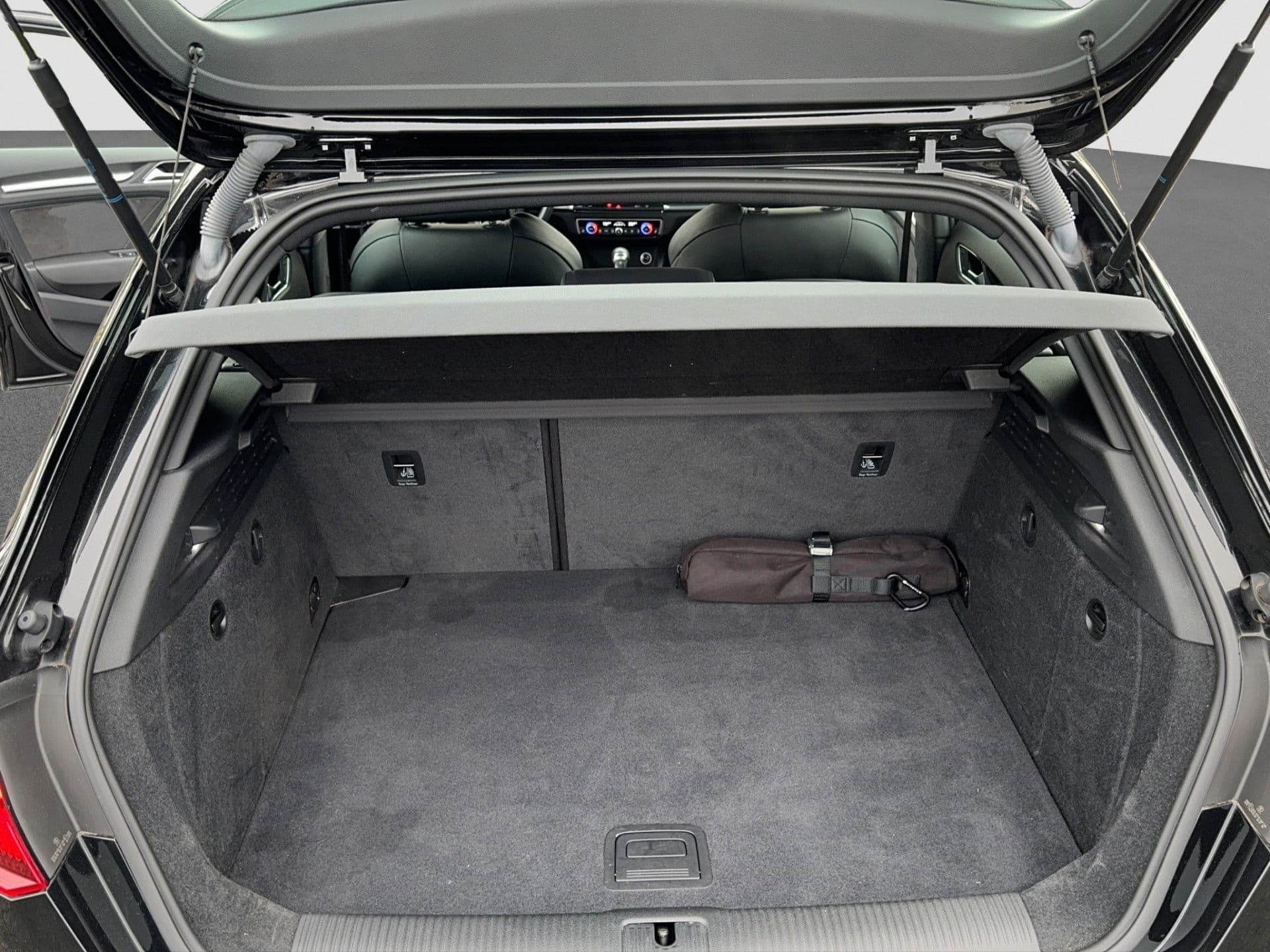 Audi A3 40 e-tron Sport | Alcantara | Ad. cruise | Virtual | blindspot thumbnail 23