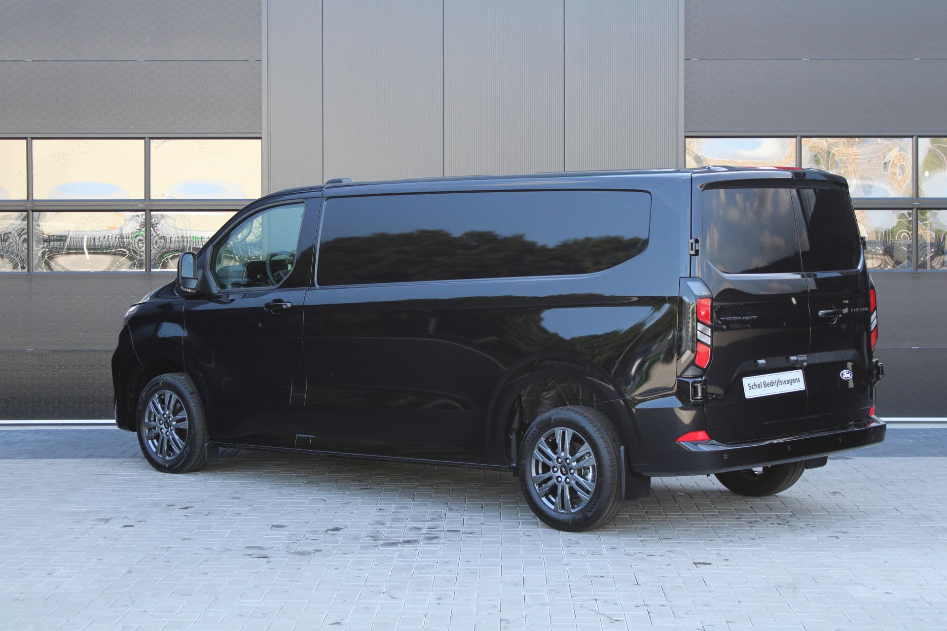 Ford Transit Custom 320 2.0 TDCI L2H1 Limited 150pk - Adaptive Cruise - Verwarmd stuur - Blind spot - Navigatie - Camera - Draadloos laden - Rijklaar thumbnail 10