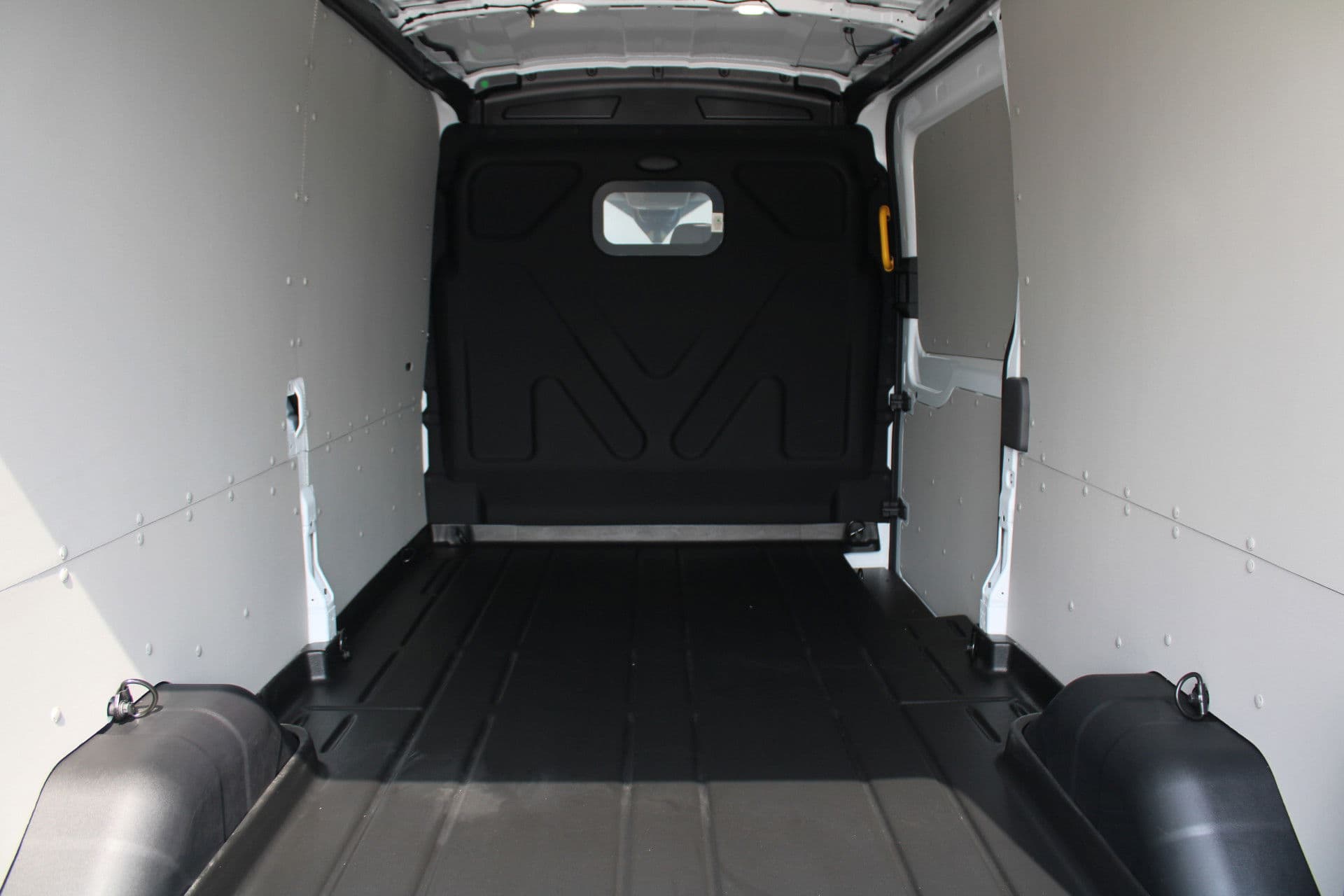 Ford E-Transit 350 L3H2 Trend 68 kWh Vol Elektrisch - 360 Camera - Pro Power Onboard - Dodehoek Assistent - Rijklaar thumbnail 5