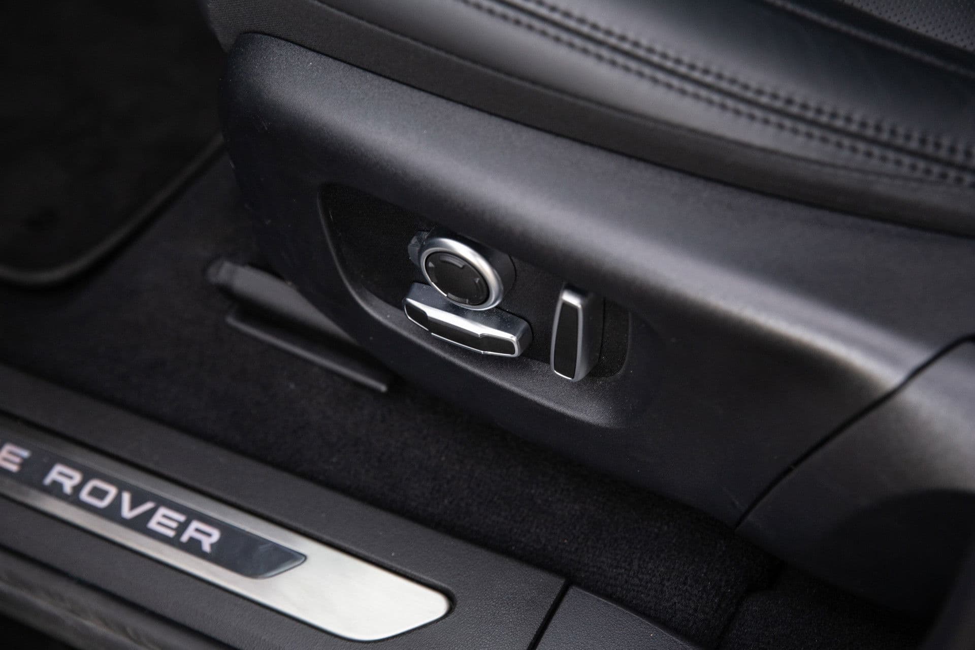 Land Rover Range Rover Evoque 1.5 P300e AWD R-Dynamic HSE Autobiography , Panoramadak, Meridian, Stoelventilatie, Head-up Display thumbnail 25