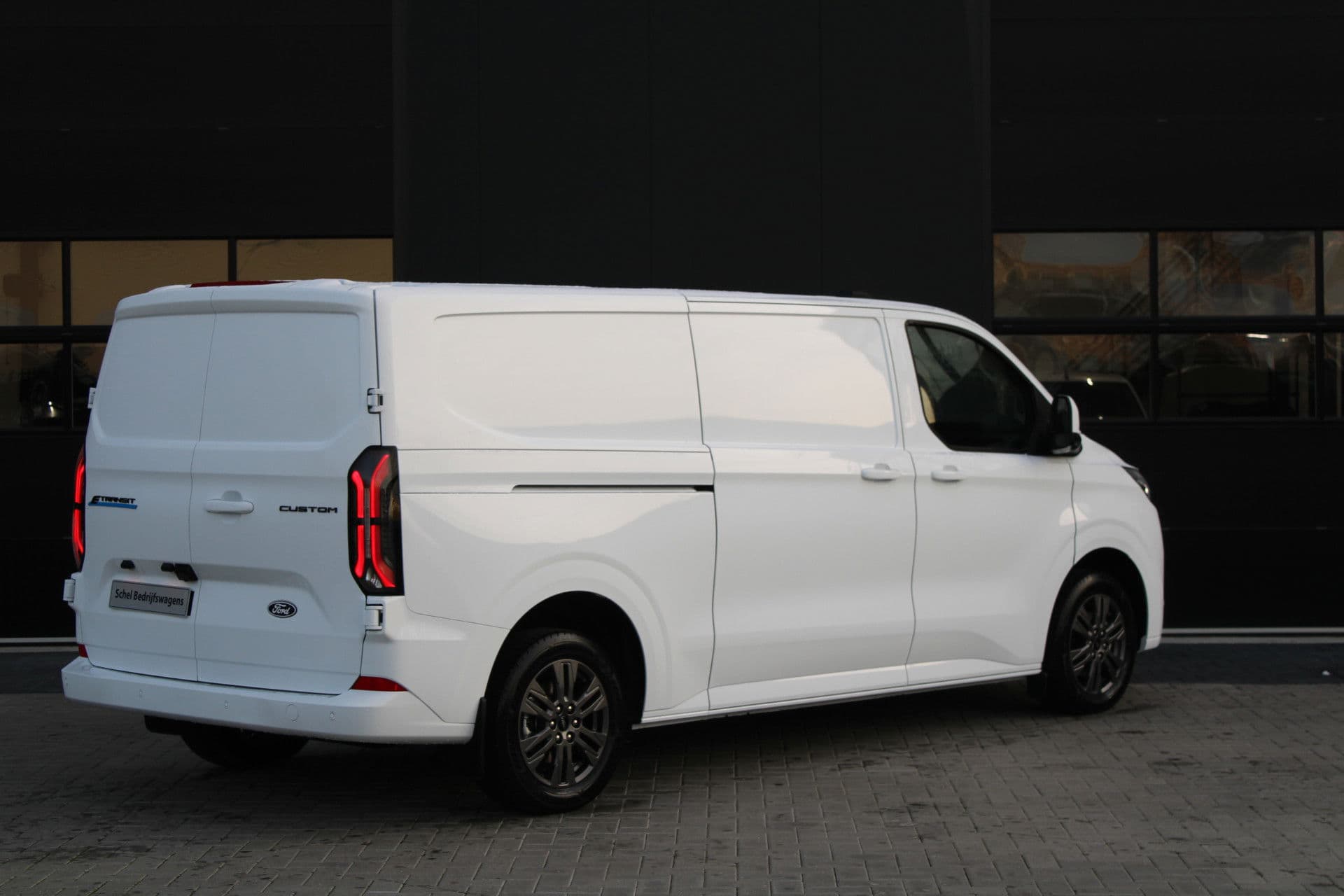 Ford E-Transit Custom 340 L2H1 Limited 65 kWh 218pk - LED - 360 Camera - B&O - ACC - Navi - Stoel/Stuurverwarming - Rijklaar thumbnail 5