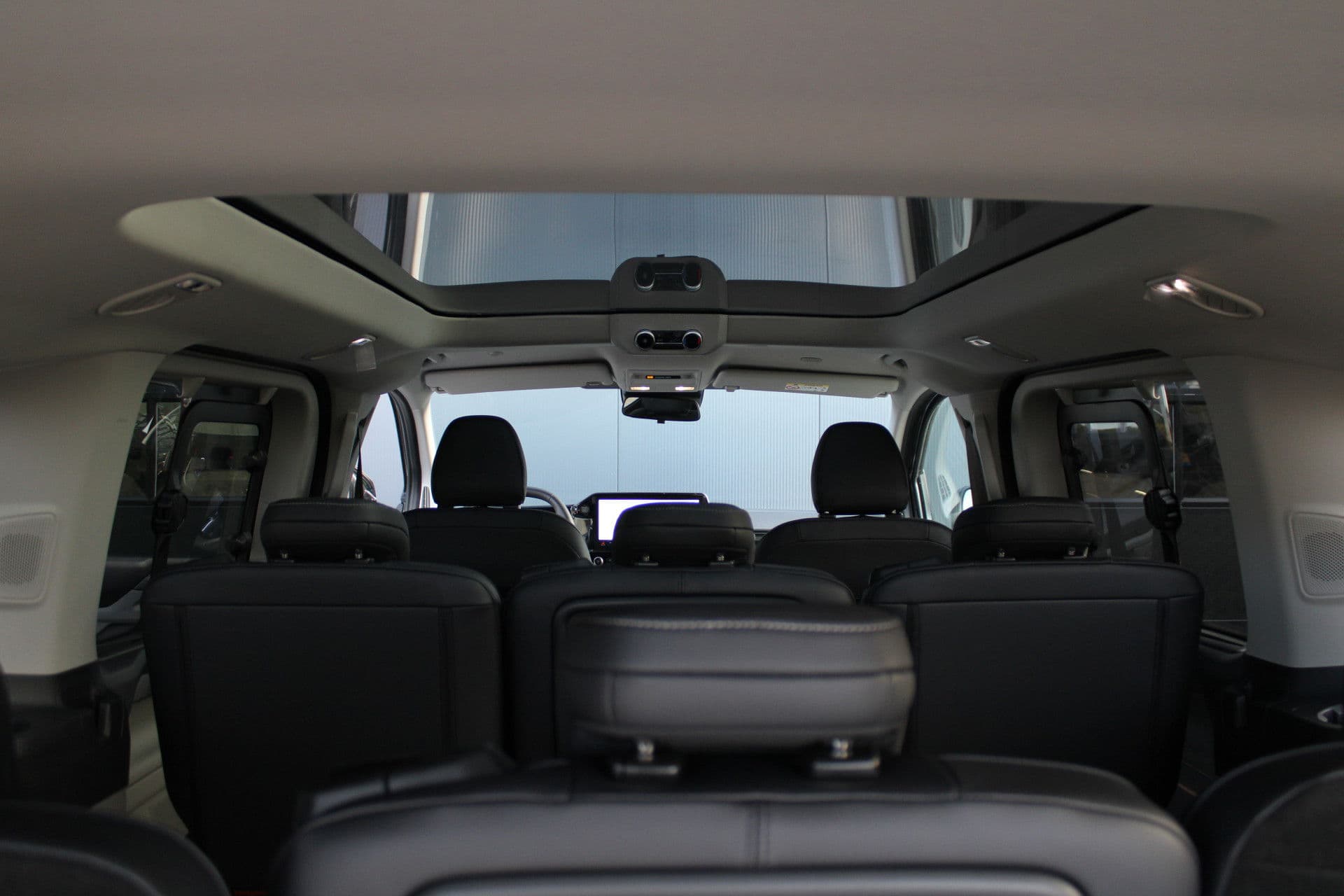 Ford Tourneo Custom 340 2.5 PHEV L2H1 Titanium X 232pk - ACC - Pano - B&O - Elek. schuifdeuren - 360 camera - Elek-Trekhaak - Prijs excl. BTW - Rijklaar thumbnail 14