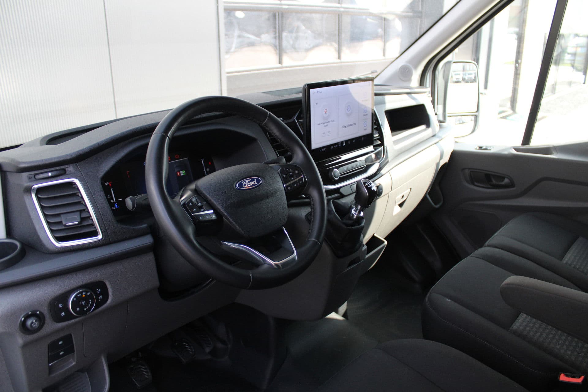 Ford Transit 350 2.0 TDCI L4H3 Trend RWD 130pk - 270gr deuren - Camera - Cruise - Carplay - Airco - PDC - Rijklaar thumbnail 15